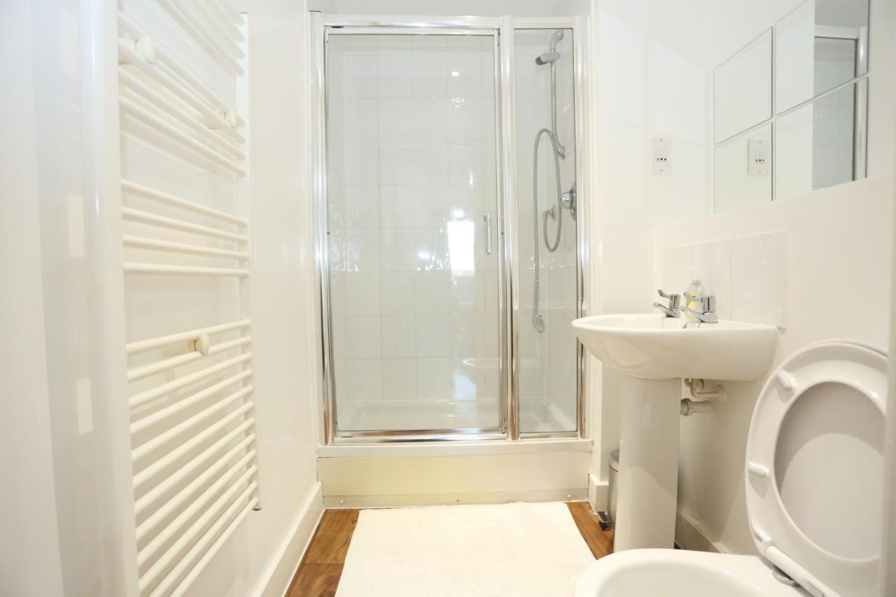 Lovely View 2 Beds 2 Bath Apartment, Лондон Экстерьер фото